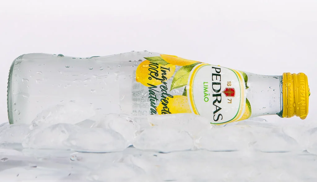 produto; publicidade; estúdio; product; publicity; studio; Garrafa; Bottle; sparkling water; agua das pedras; E-commerce; fotografia em fundo branco; ciclorama