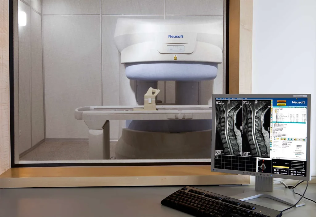 arquitectura; architecture; interiores; interiors; clínica praxis; clinic praxis; máquina ressonância; resonance machine; publicidade; estúdio; publicity; studio;