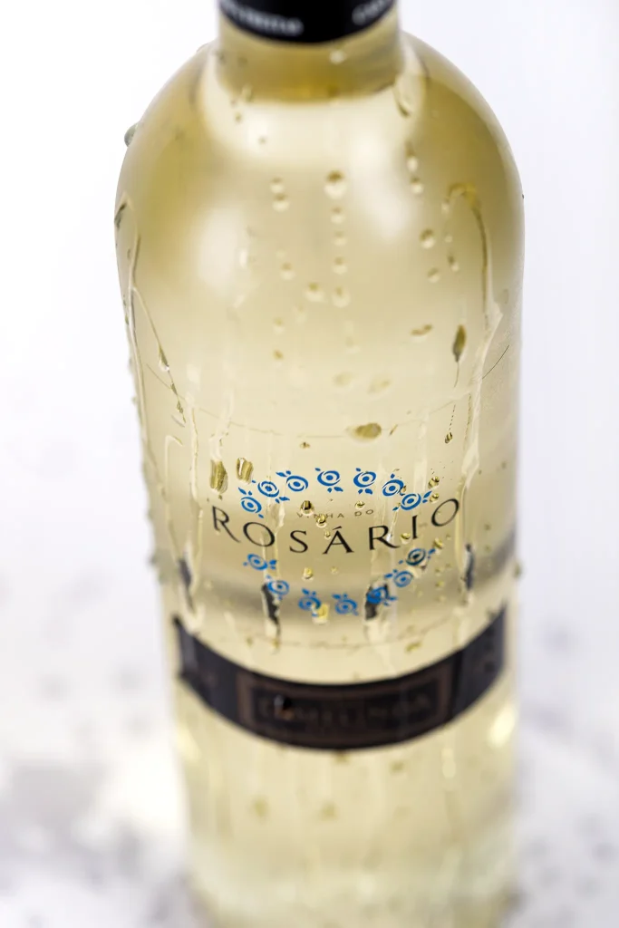 Vinho; Wine; Vidro; reflexos; Garrafa de vinho; Fotografia de Estúdio;