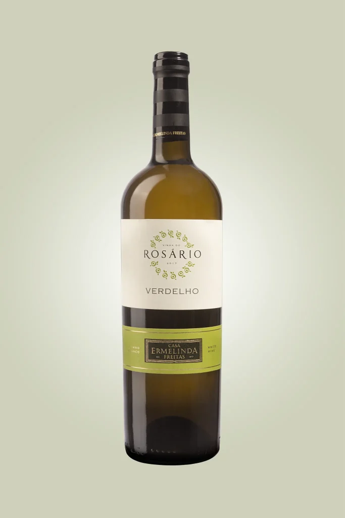 Vinho; Wine; Vidro; reflexos; Garrafa de vinho; Fotografia de Estúdio;