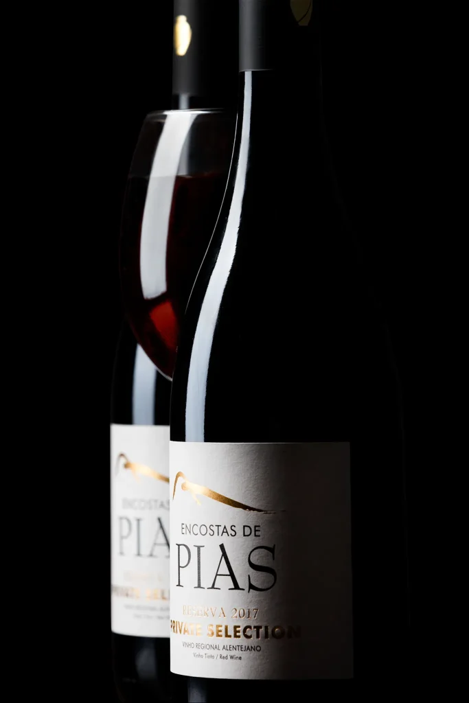 Vinho; Wine; Vidro; reflexos; Garrafa de vinho; Fotografia de Estúdio