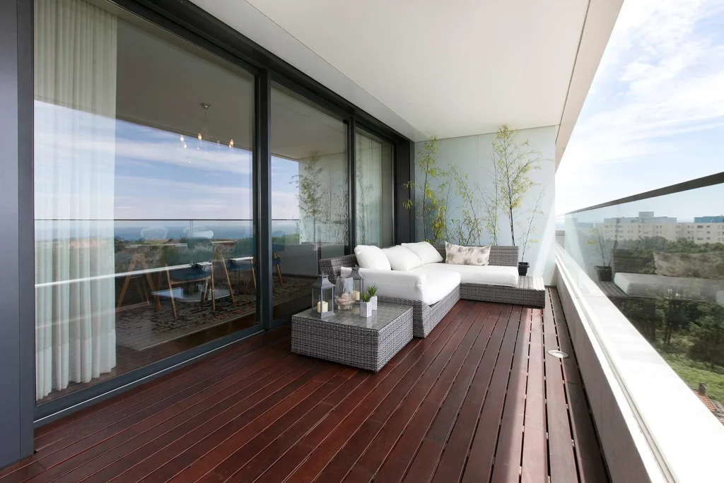 Arquitectura; Fotografia de Interior; Real State; Architecture; living room; sala de estar; apartamento na baixa do porto; varanda; balcony