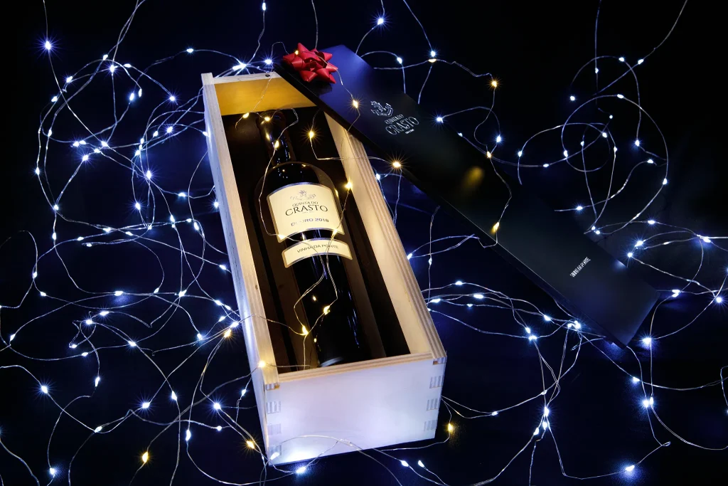 Vinho; Wine; Vidro; reflexos; Garrafa de vinho; Natal; Quinta do Crasto; Vinha da Ponte 2018; Fotografia de Estúdio