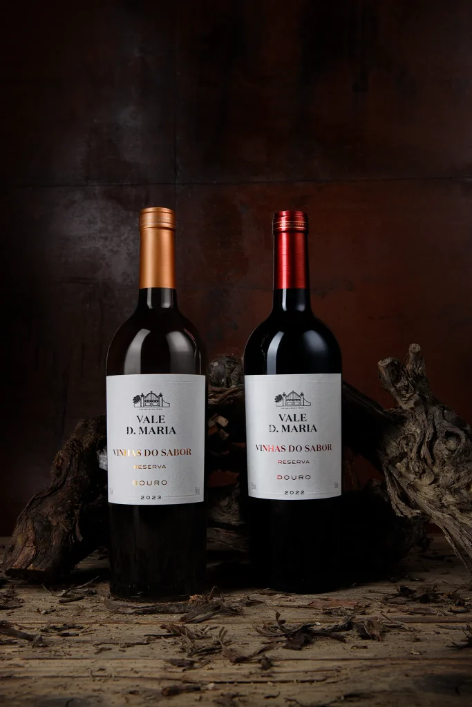 Vinho; Wine; Vidro; reflexos; Garrafa de Vinho Vale Dona Maria - Vinhas do Sabor; Douro; Fotografia de Estúdio